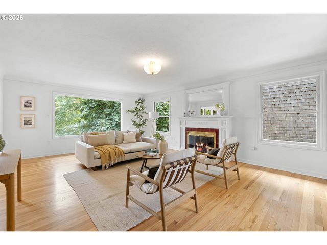 2779 Sw SHERWOOD Dr, Portland, OR 97201