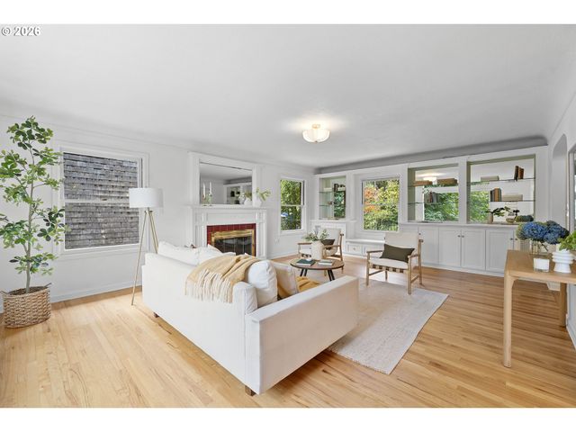 2779 Sw SHERWOOD Dr, Portland, OR 97201