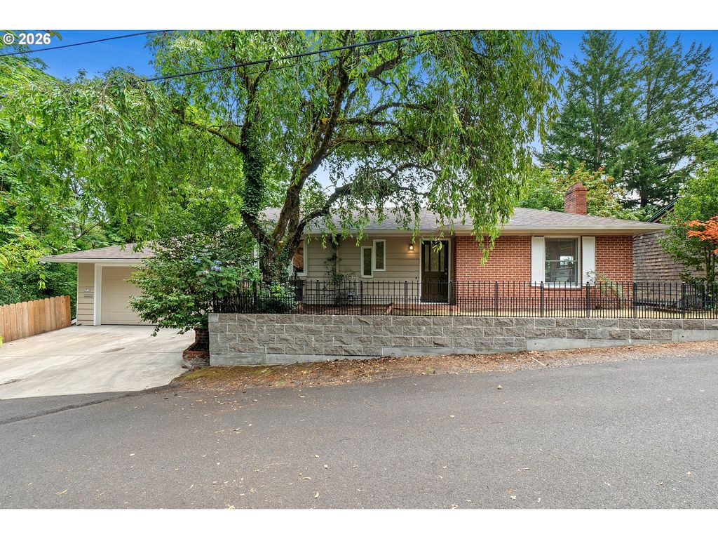 2779 Sw SHERWOOD Dr, Portland, OR 97201