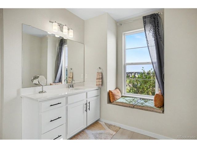 23933 E 39th Ave, Aurora, CO 80019