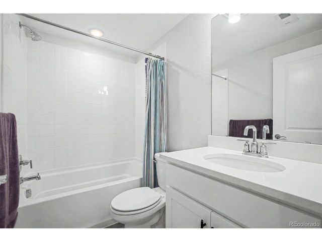 23933 E 39th Ave, Aurora, CO 80019