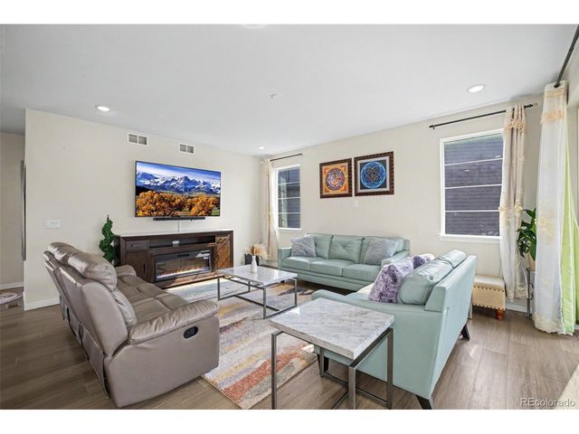 23933 E 39th Ave, Aurora, CO 80019