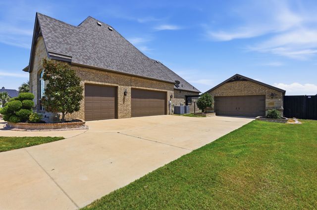 8260 Faithful Drive, Waxahachie, TX 75167
