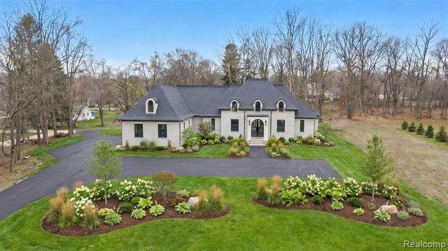 5560 Sheldon Road, Rochester, MI 48306