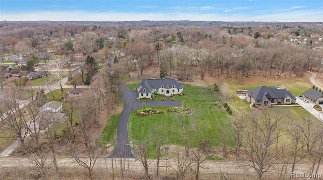 5560 Sheldon Road, Rochester, MI 48306