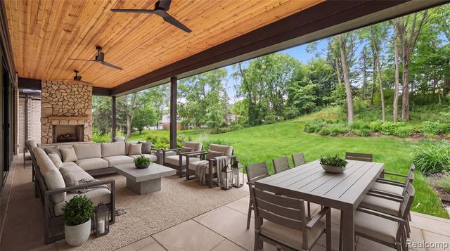5560 Sheldon Road, Rochester, MI 48306