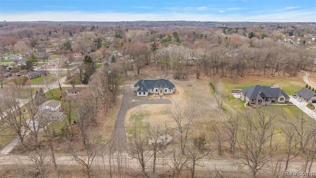 5560 Sheldon Road, Rochester, MI 48306