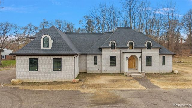 5560 Sheldon Road, Rochester, MI 48306