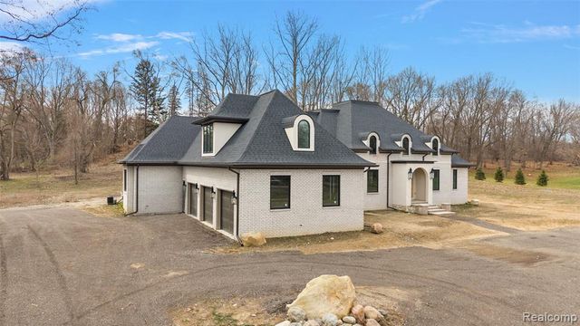 5560 Sheldon Road, Rochester, MI 48306
