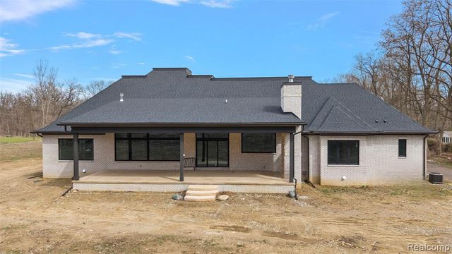 5560 Sheldon Road, Rochester, MI 48306