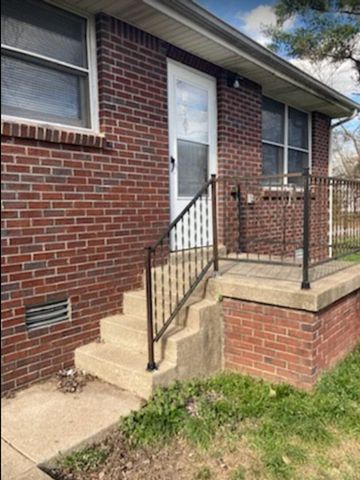 105 Meadow Ln, Oak Grove, KY 42262