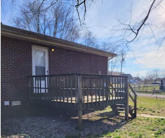105 Meadow Ln, Oak Grove, KY 42262