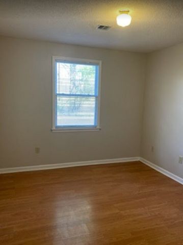 105 Meadow Ln, Oak Grove, KY 42262