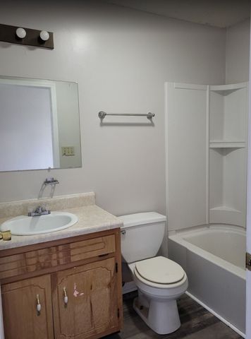 105 Meadow Ln, Oak Grove, KY 42262