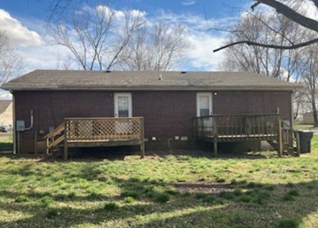 105 Meadow Ln, Oak Grove, KY 42262