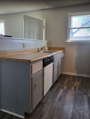 105 Meadow Ln, Oak Grove, KY 42262