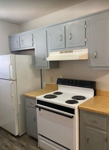 105 Meadow Ln, Oak Grove, KY 42262