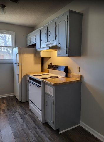 105 Meadow Ln, Oak Grove, KY 42262