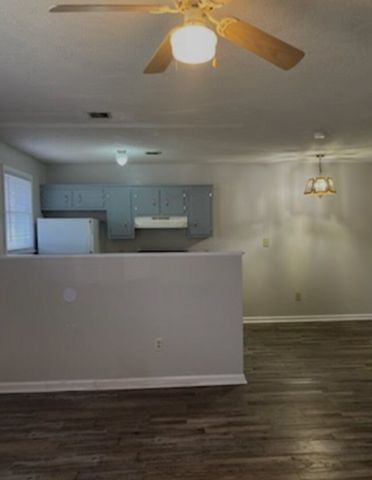 105 Meadow Ln, Oak Grove, KY 42262