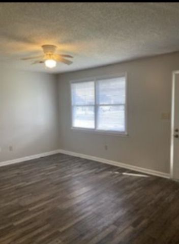 105 Meadow Ln, Oak Grove, KY 42262