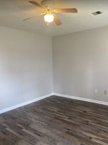 105 Meadow Ln, Oak Grove, KY 42262