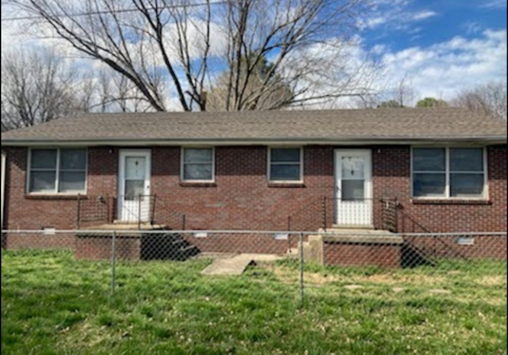 105 Meadow Ln, Oak Grove, KY 42262