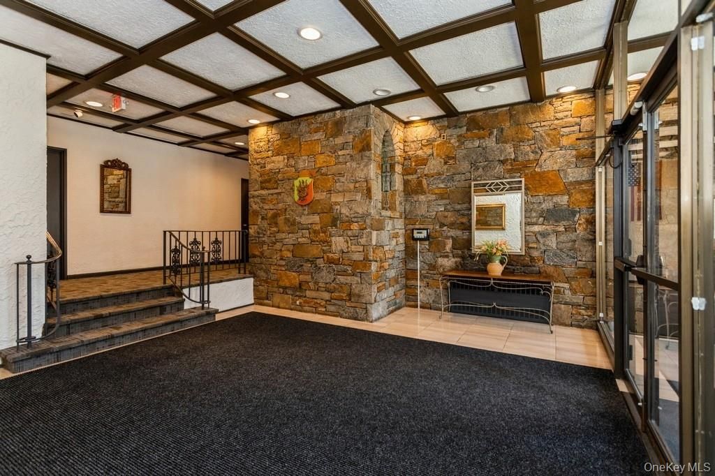 25 Franklin Avenue 2A, White Plains, NY 10601 — photo 3
