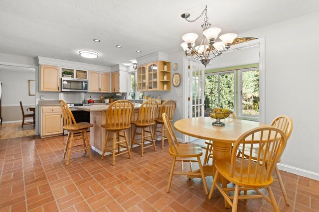 24 Crossbow Ln, North Andover, MA 01845