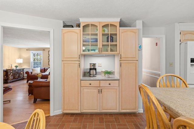 24 Crossbow Ln, North Andover, MA 01845