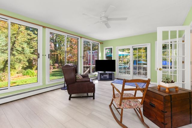 24 Crossbow Ln, North Andover, MA 01845