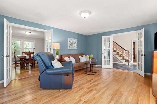 24 Crossbow Ln, North Andover, MA 01845