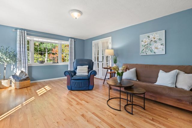 24 Crossbow Ln, North Andover, MA 01845