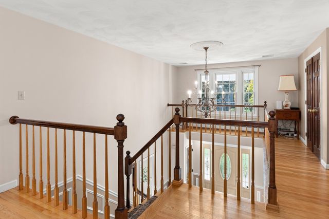 24 Crossbow Ln, North Andover, MA 01845