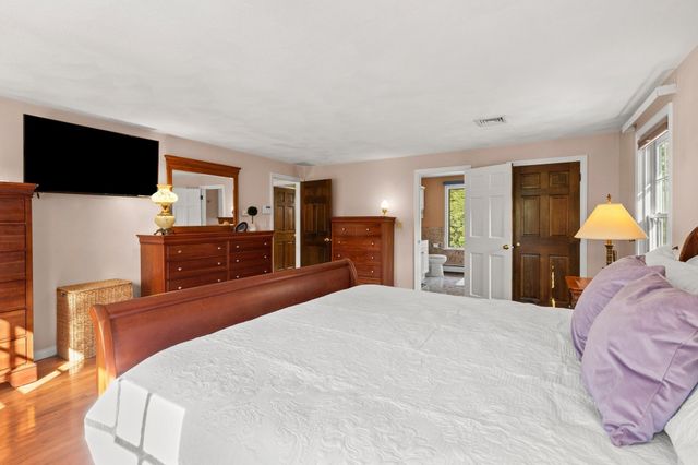 24 Crossbow Ln, North Andover, MA 01845