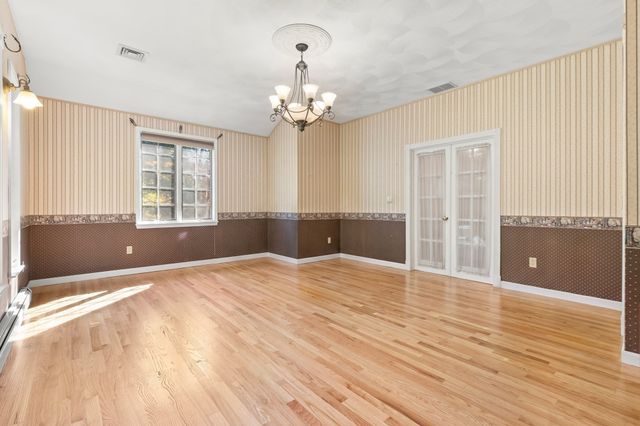 24 Crossbow Ln, North Andover, MA 01845