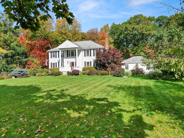 24 Crossbow Ln, North Andover, MA 01845
