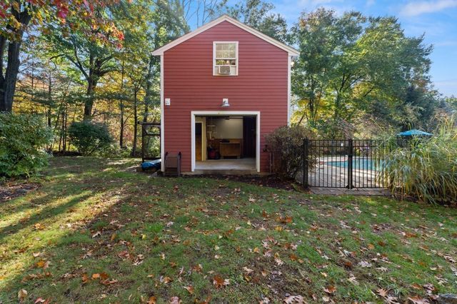 24 Crossbow Ln, North Andover, MA 01845