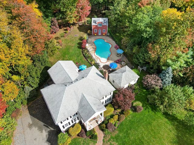 24 Crossbow Ln, North Andover, MA 01845
