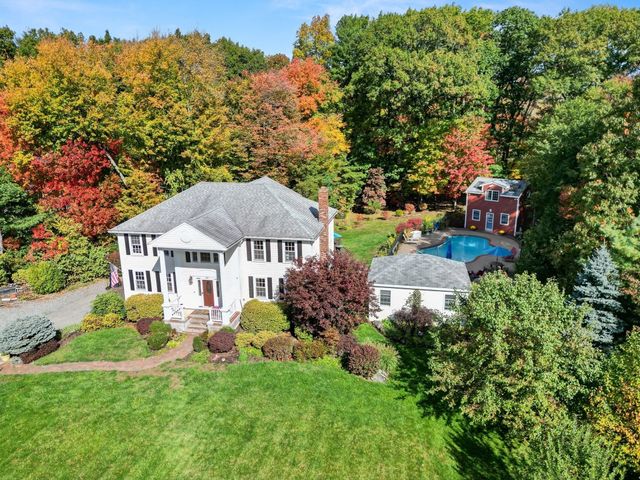 24 Crossbow Ln, North Andover, MA 01845