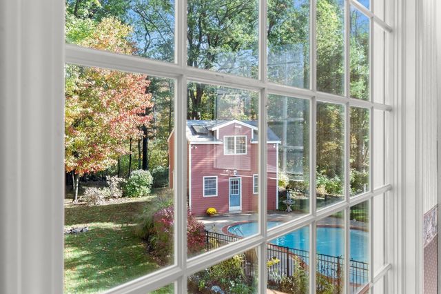 24 Crossbow Ln, North Andover, MA 01845