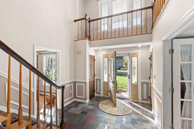 24 Crossbow Ln, North Andover, MA 01845