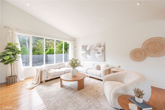 19281 Berclair Lane, Tarzana, CA 91356