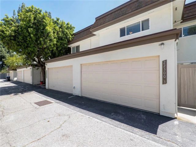22300 James Alan Circle 3, Chatsworth, CA 91311