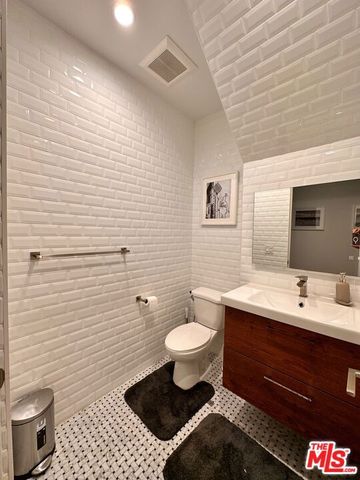 418 N Stanley Avenue 420, Los Angeles, CA 90036