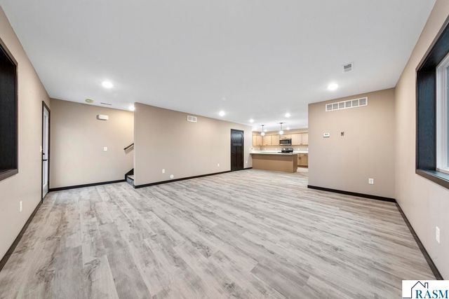 3206 Noble Drive, Mankato, MN 56001