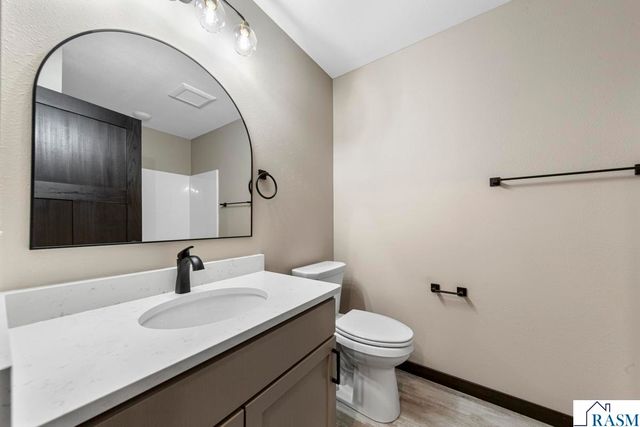 3206 Noble Drive, Mankato, MN 56001