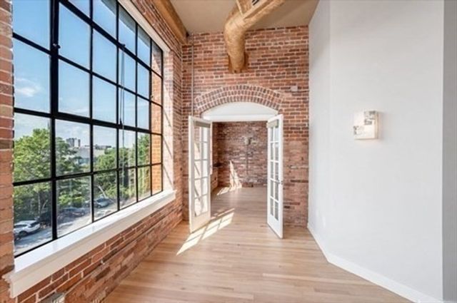 491 Dutton St 409, Lowell, MA 01854