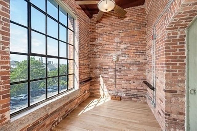 491 Dutton St 409, Lowell, MA 01854