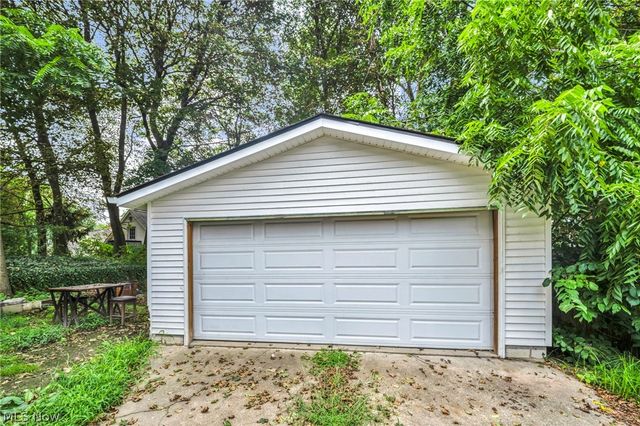 950 Haynes Street, Akron, OH 44307