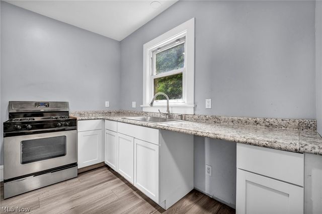 950 Haynes Street, Akron, OH 44307